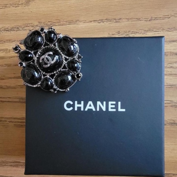 Chanel Black CC Logo Gripoix Ruthenium Pin Brooch. - Picture 1 of 6